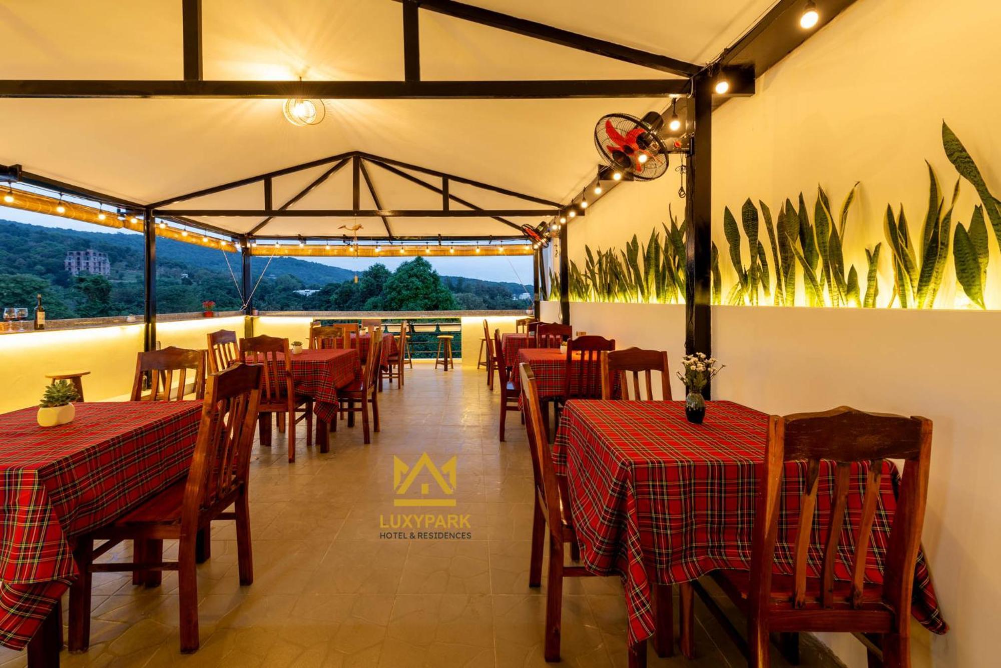 Luxy Park Hotel - Phu Quoc Centre 외부 사진