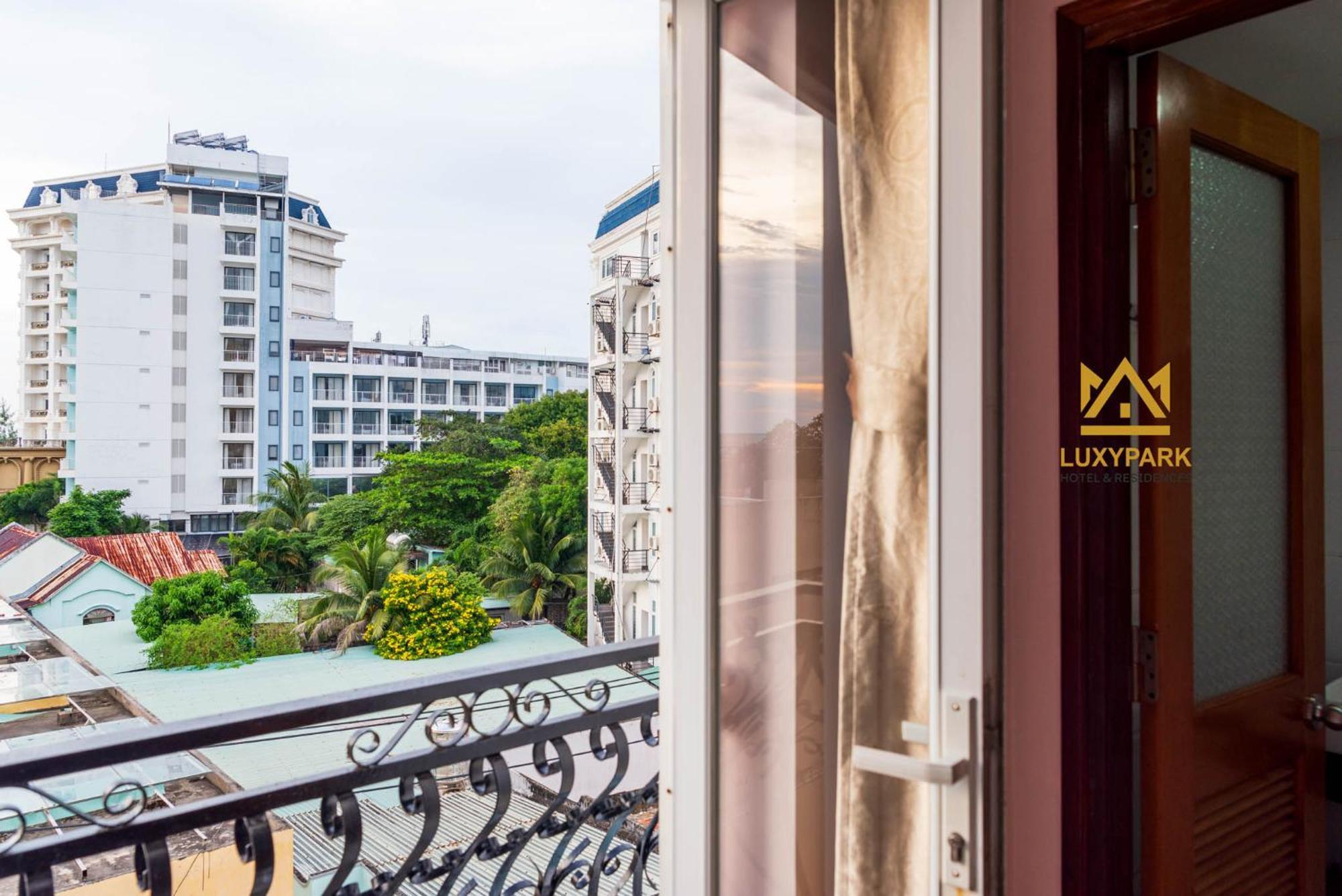 Luxy Park Hotel - Phu Quoc Centre 외부 사진